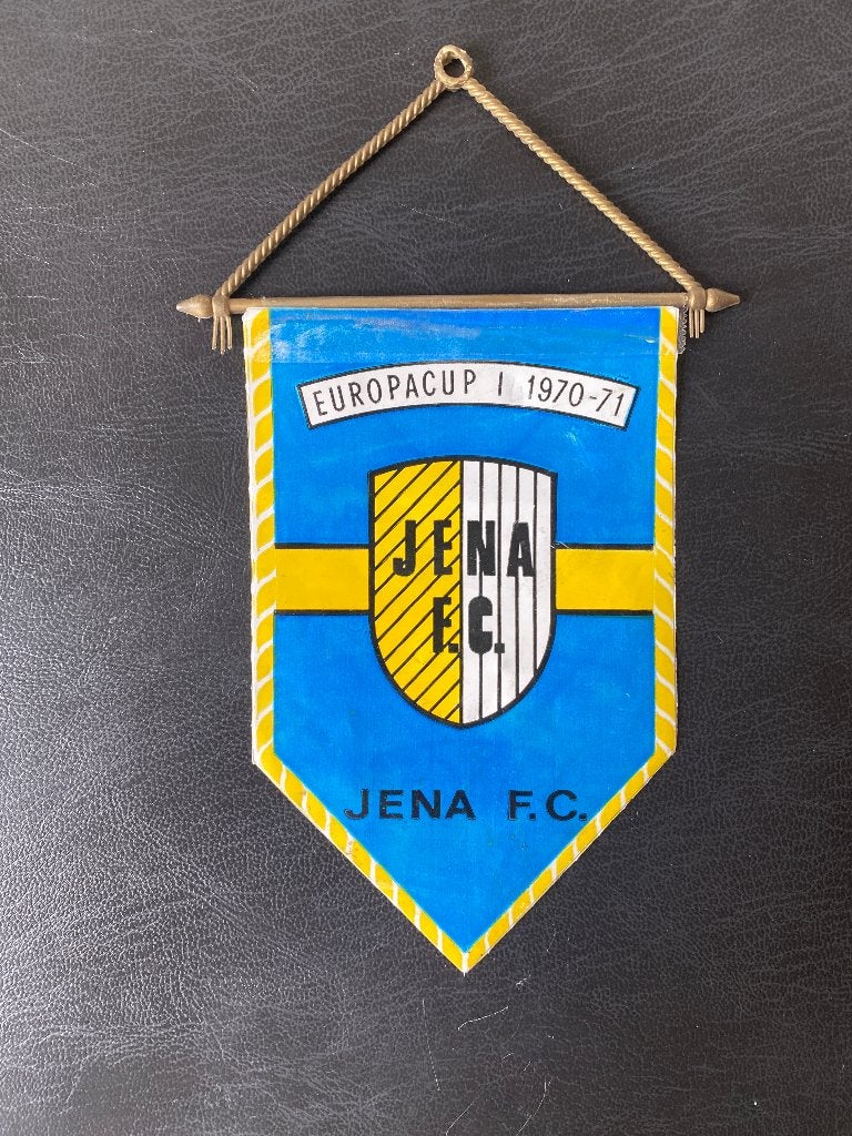 Plastic voetbalvaantje Europa Cup 1 Carl Zeiss Jena., Verzamelen, Verzenden, Gebruikt, Buitenlandse clubs, Vaantje of Sjaal