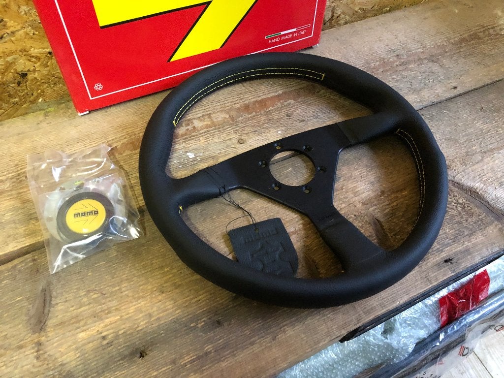 Momo Montecarlo 350mm Zwart Geel Leder stuur sportstuur, Ophalen of Verzenden