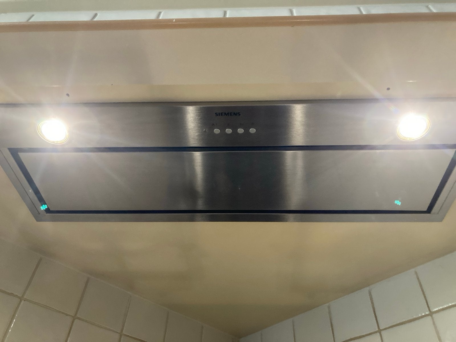 Foto 10 van Complete Hoekkeuken met Apparatuur - Goed Onderhouden