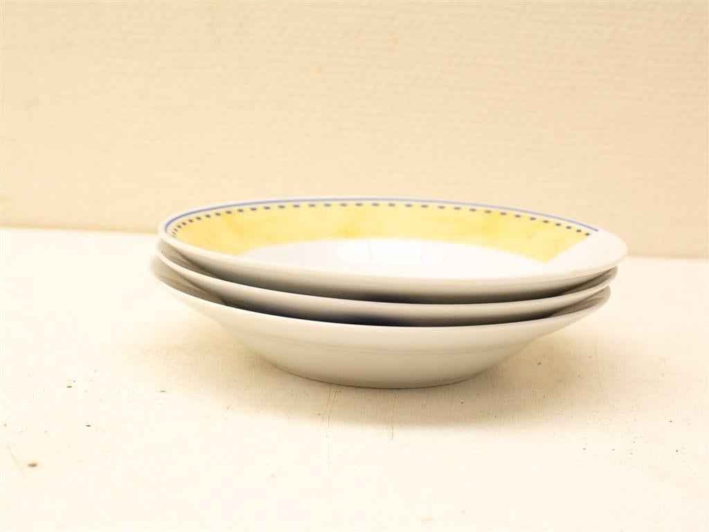 3 diepe borden 30639, Gebruikt, Ophalen of Verzenden, Bord(en), Wedgwood