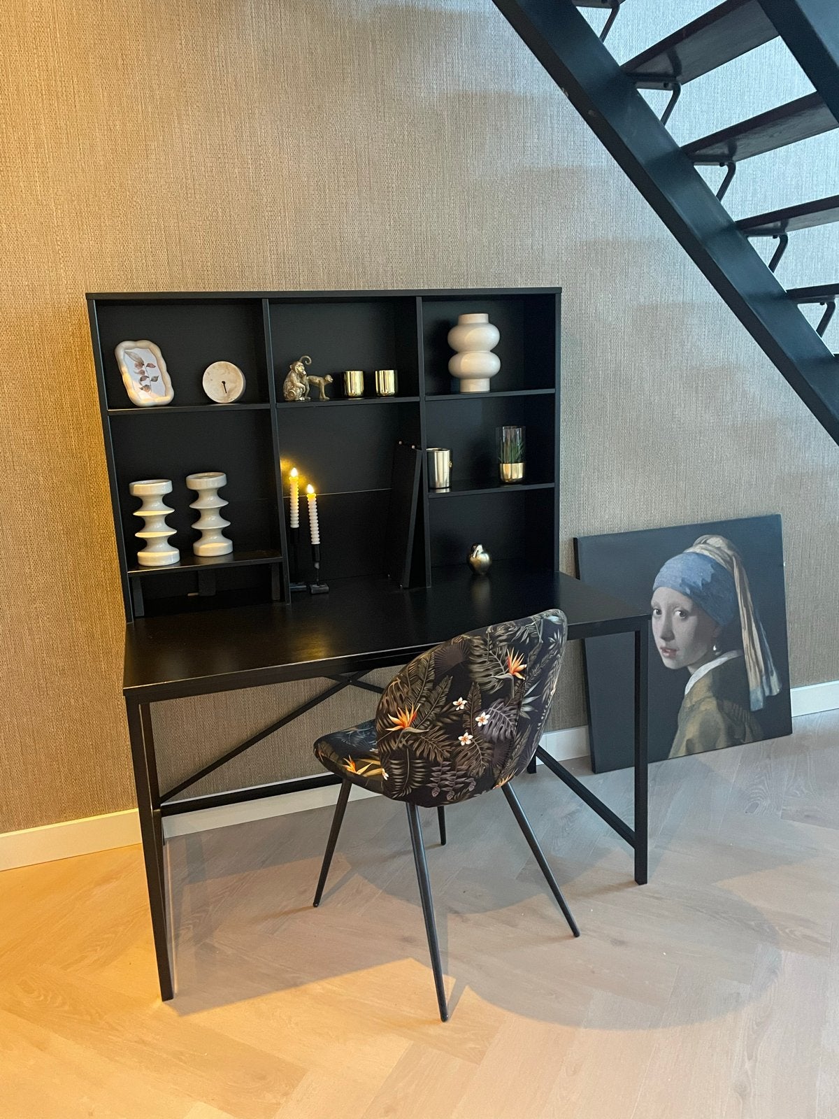 Zwart bureau met opzetkast en opbergruimte van Woood, Huis en Inrichting, Ophalen, Gebruikt, Hout, 70 cm