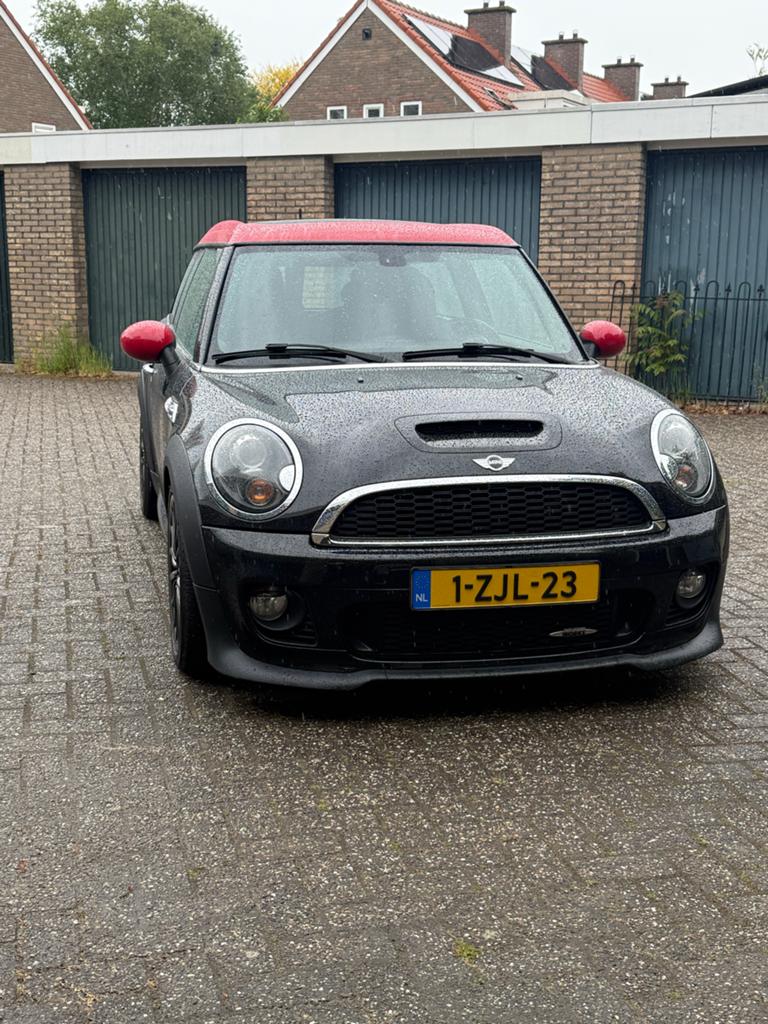 Mini Clubman 1.6 John Cooper Works 2014 Zwart, 15 km/l, Clubman, 4 cilinders, 4 stoelen