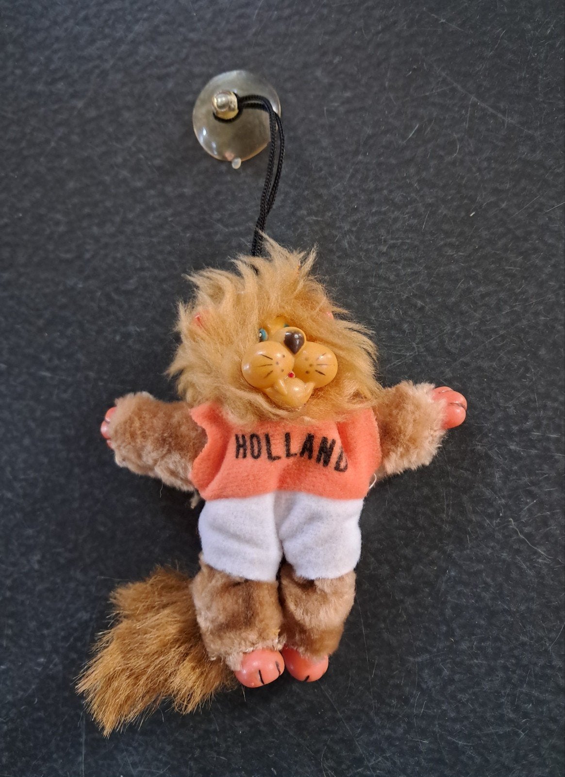 Vintage KNVB leeuw mascotte knuffel met zuignap, Verzamelen, Sportartikelen en Voetbal, Ophalen of Verzenden, Gebruikt, Beeldje of Poppetje