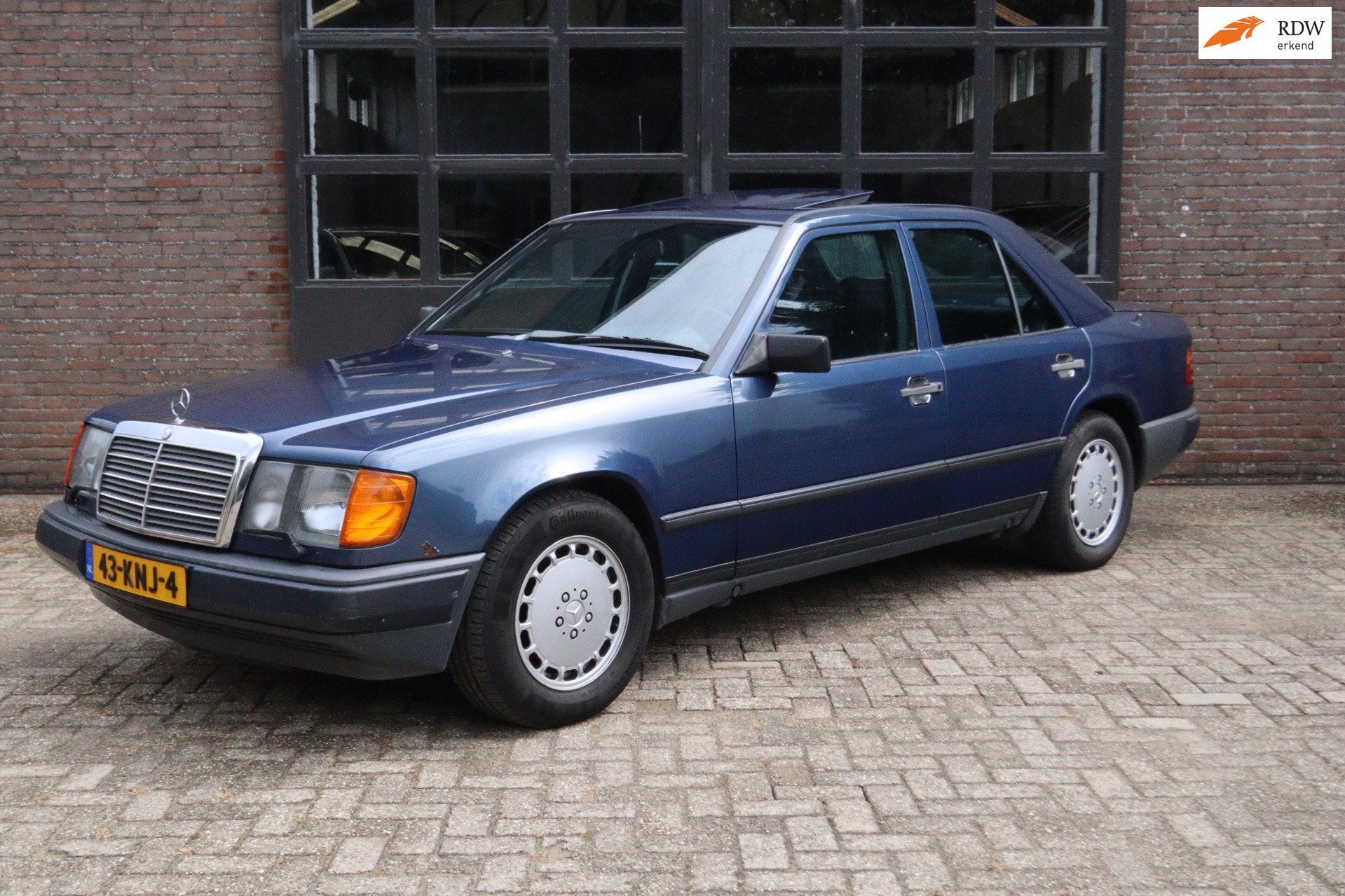 Mercedes-Benz 200-500 (W124) 300 E CC-AC-ELEK DAK-TREKHAAK, 188 pk, Achterwielaandrijving, Gebruikt, Blauw