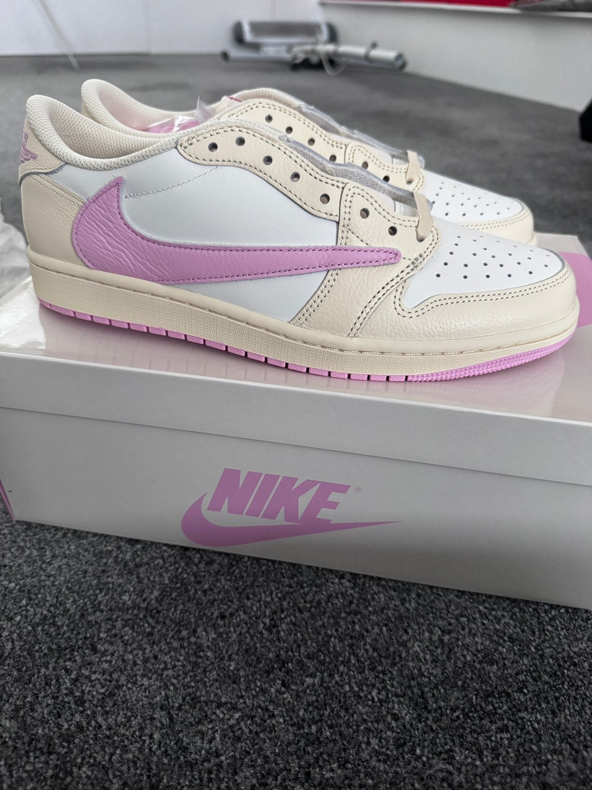 Air Jordan 1 Low Travis Scott Shy Pink | 43, Kleding | Heren, Wit, Nieuw, Ophalen of Verzenden, Sneakers of Gympen