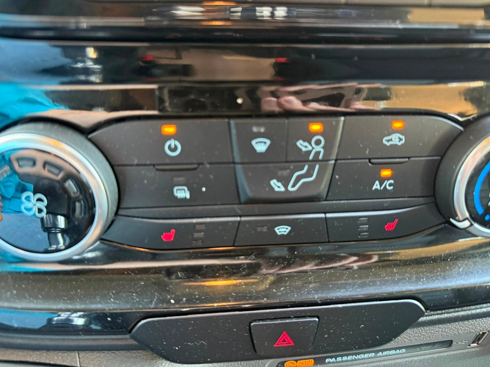 Foto 10 van Zeer nette Buscamper met nieuwe inrichting, luifel en airco