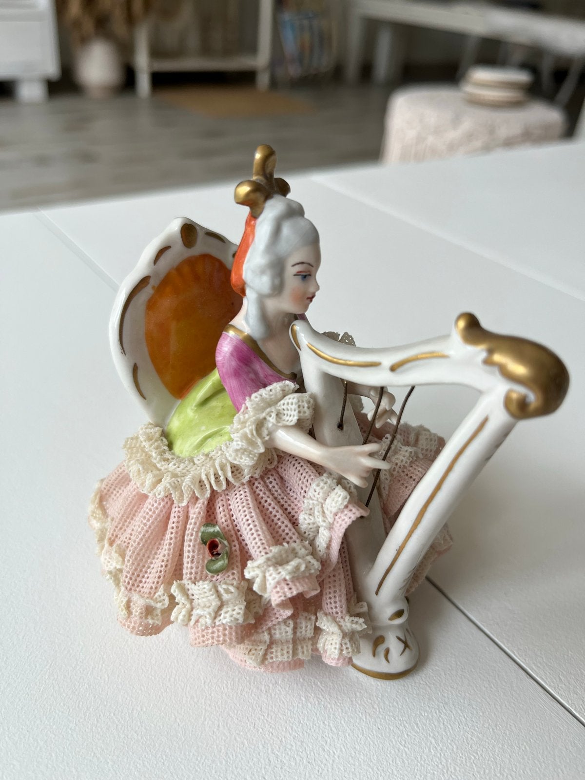 Antiek Dresden Porseleinen Beeldje: Dame met Harp, Ophalen