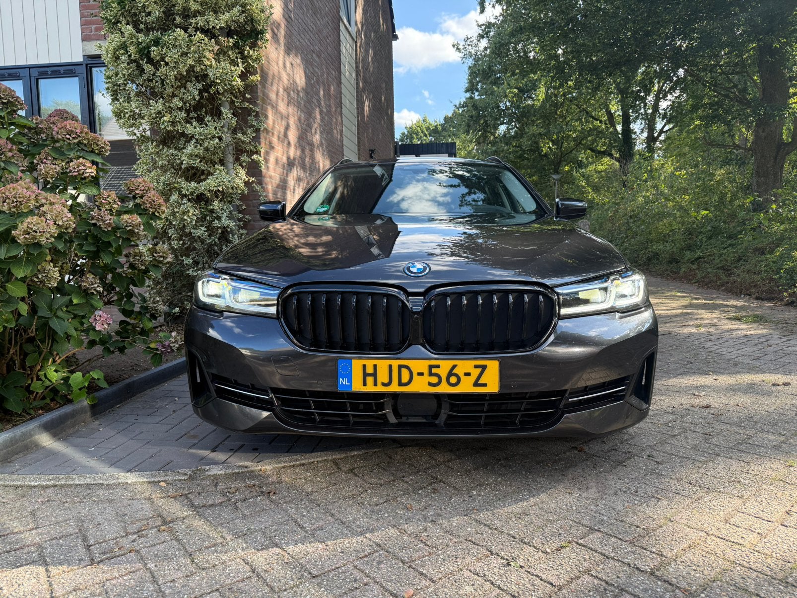 BMW 5-Serie 530e 292pk Xdrive Aut 2022 Grijs, Auto's, BMW, 1998 cc, 1935 kg, Zwart, 4 cilinders