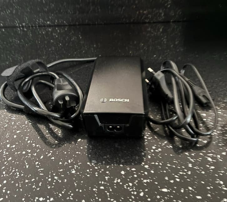 Bosch Compact Charger 2A – Origineel – bijna nieuw, Ophalen of Verzenden, Zo goed als nieuw