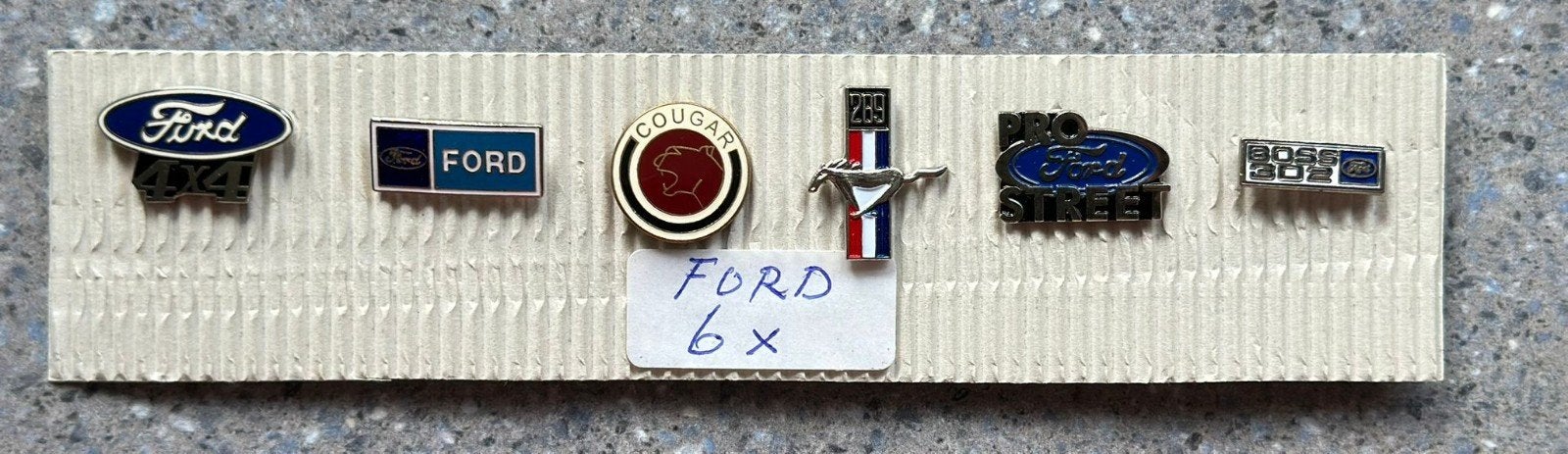 6x Ford pins, Ophalen of Verzenden, Zo goed als nieuw, Merk, Speldje of Pin