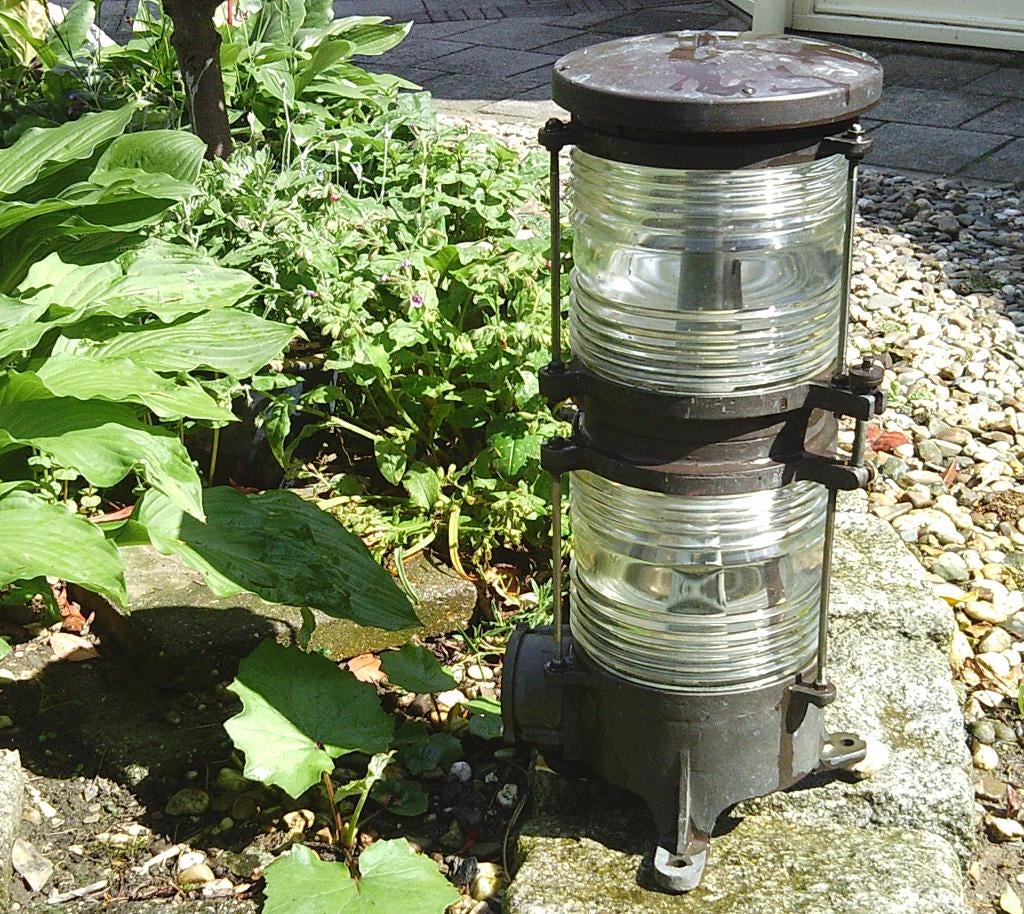 Oude bronzen rivierlichten, Ophalen