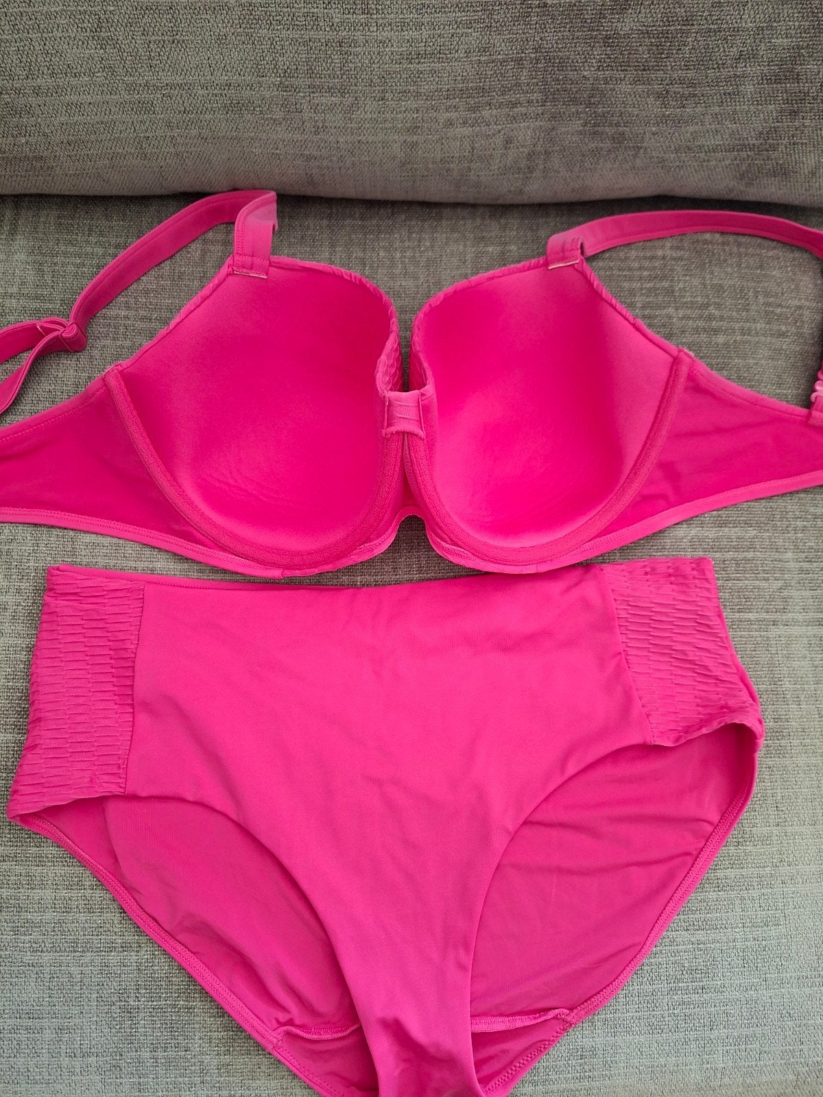 Livera Bikini Maat 85E en broekje maat 44 Fuchsia, Ophalen of Verzenden, Zo goed als nieuw, Roze, Bikini