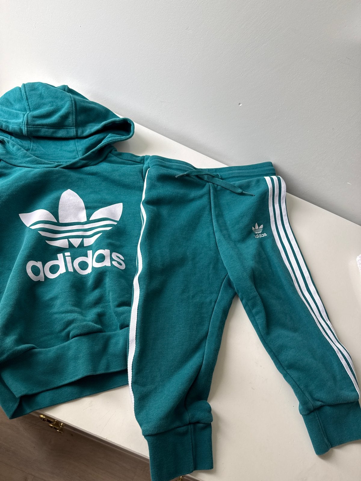 Adidas trainingspak voor kinderen - Groen, Ophalen, Zo goed als nieuw, Jongetje of Meisje