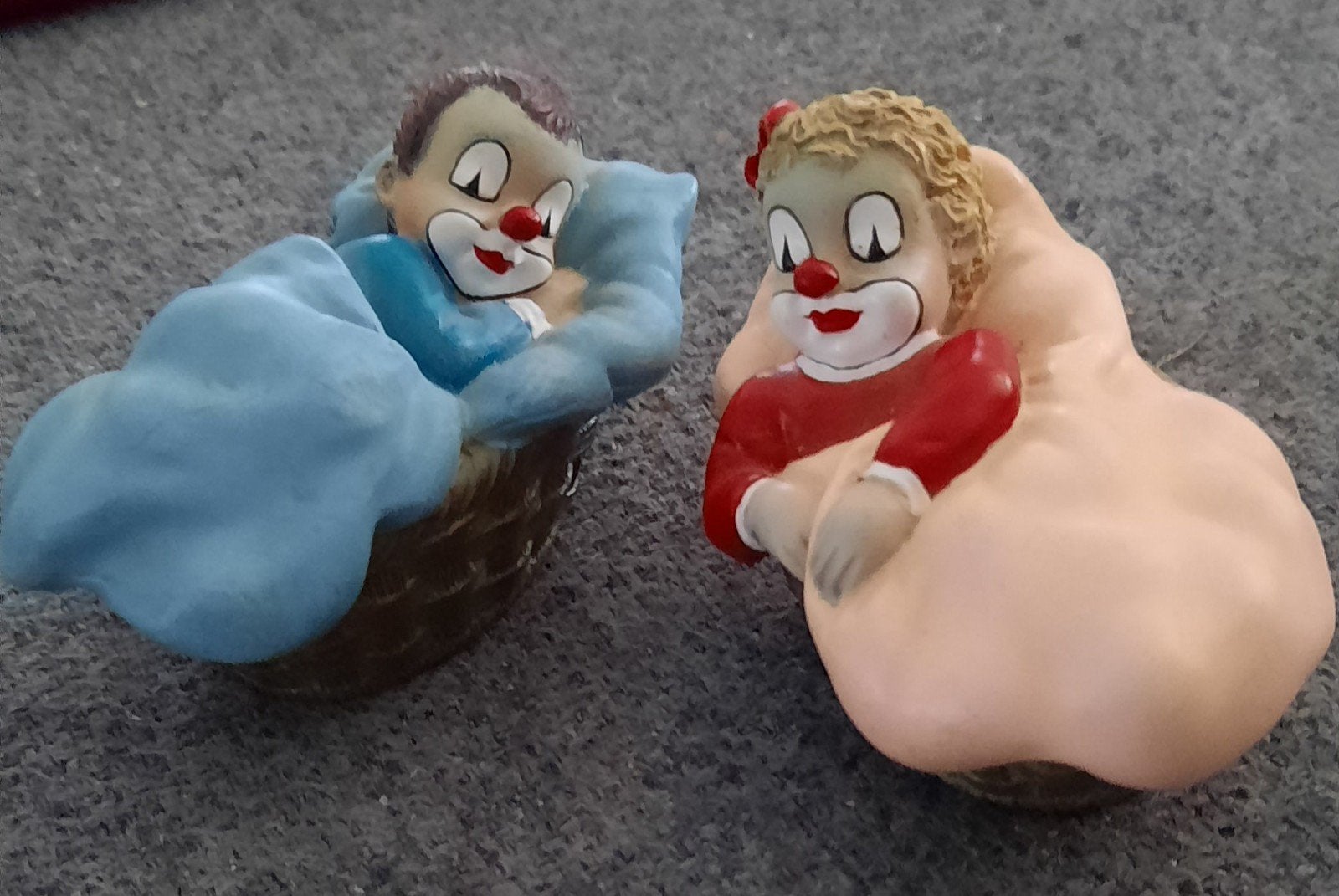 Gilde clowns baby's in mandje. ., Verzamelen, Beelden en Beeldjes, Ophalen of Verzenden, Mens