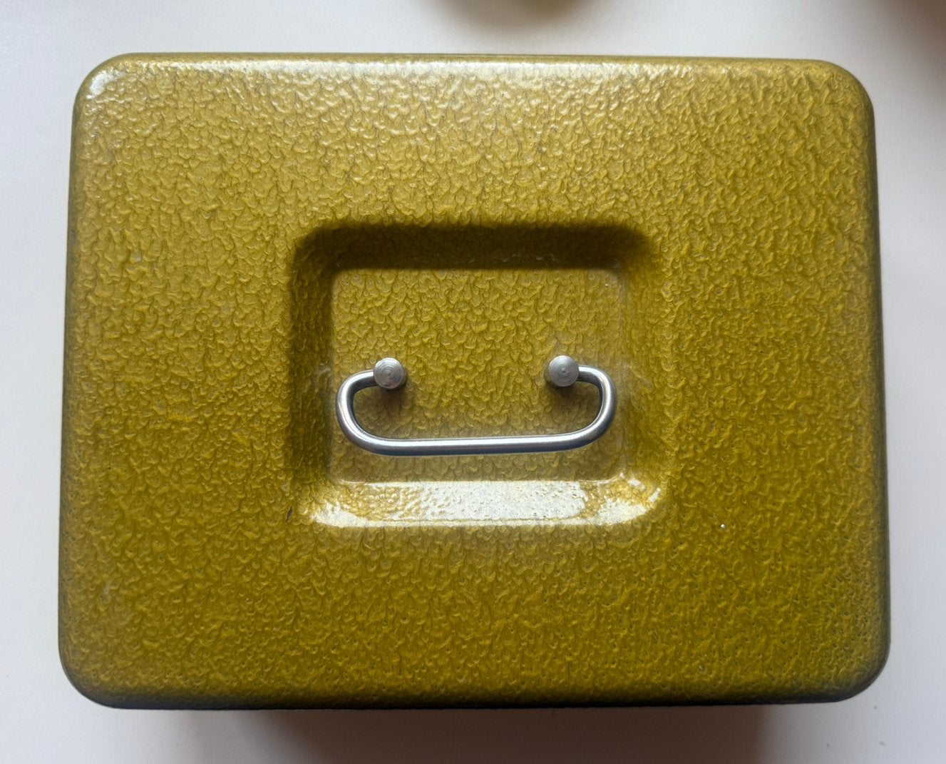 Vintage Metalen Geldkistje - goudkleurig., Minder dan 50 cm, Minder dan 50 cm, Ophalen of Verzenden, Zo goed als nieuw