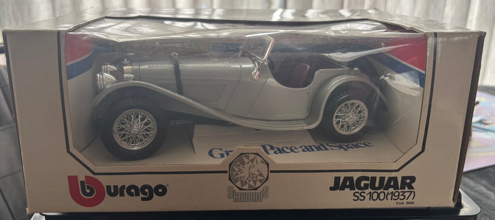 Bburago jaguar ss100 1:18 zeer oude verpakking 80/82, Hobby en Vrije tijd, Modelauto's | 1:18, Ophalen of Verzenden, Zo goed als nieuw