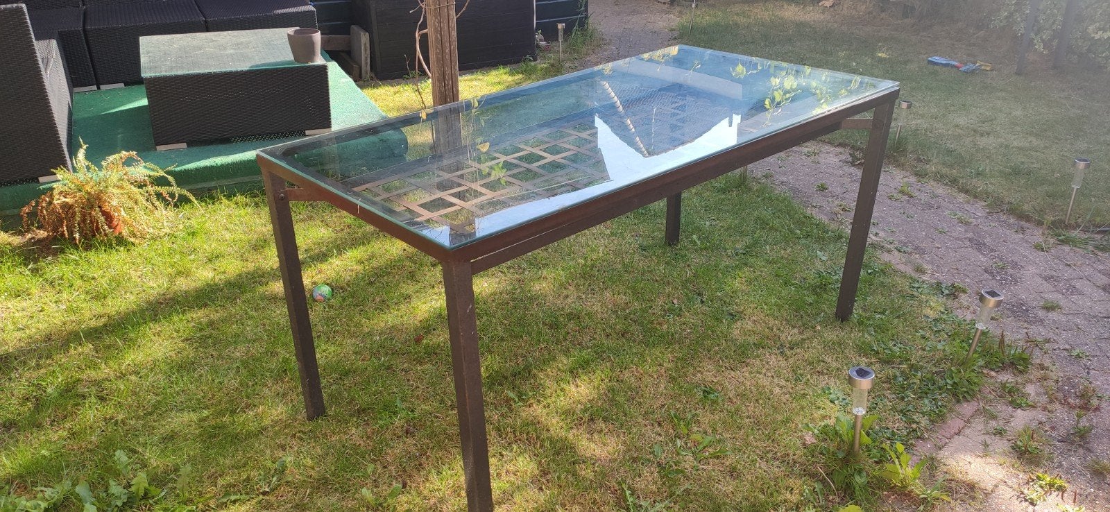 Metalen buitentafel met glazen blad en plantenrek, Ophalen, Gebruikt, Rechthoekig, Metaal