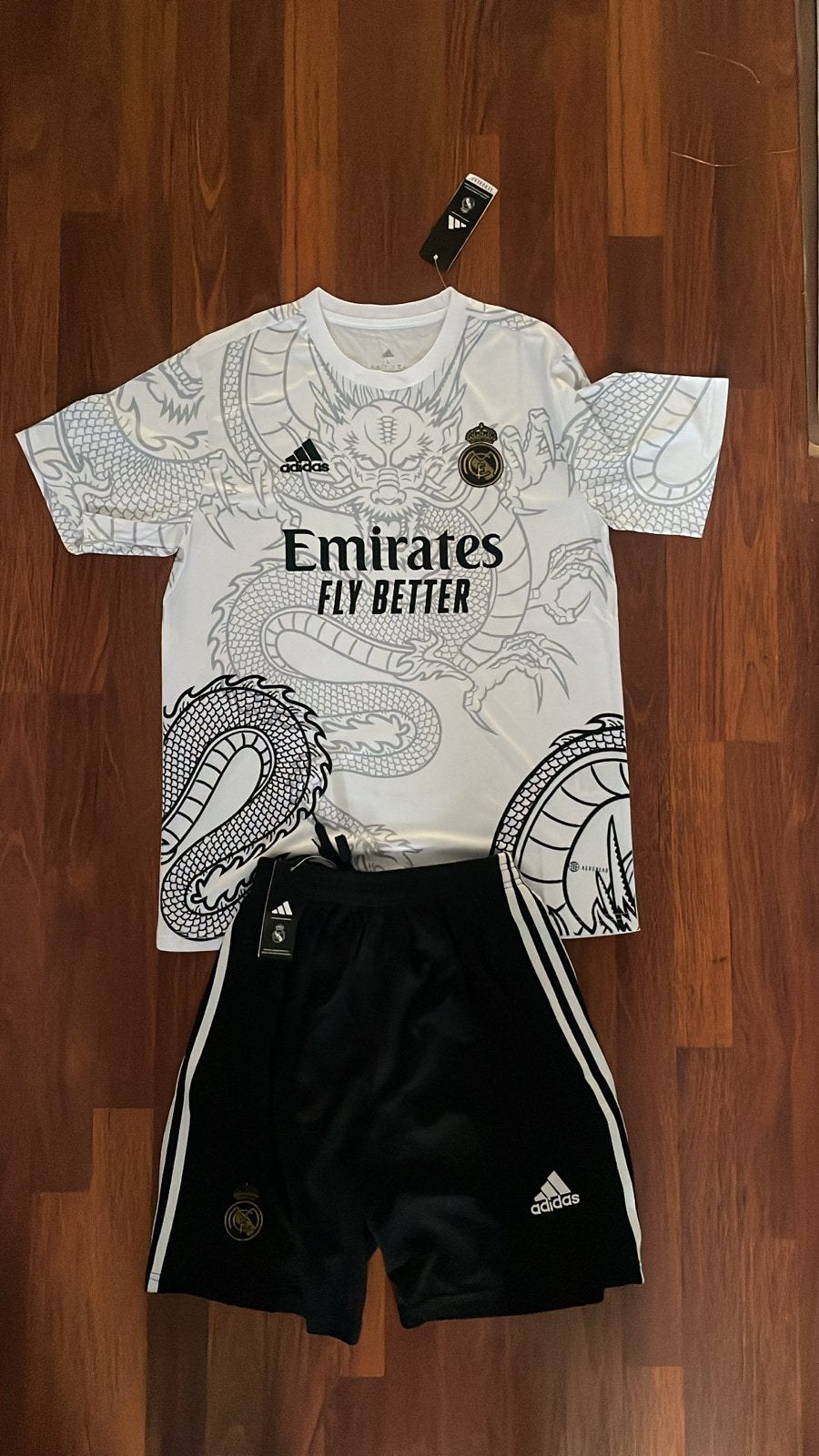 Real Madrid Special Edition Set - Nieuw met prijskaartje, Maat 52/54 (L), Wit, Nieuw, Ophalen of Verzenden