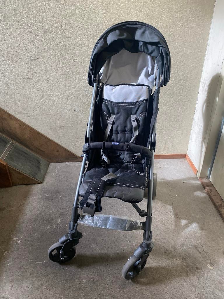Chicco Lite Way buggy - Zwart met zonnekap en regenhoes, Ophalen of Verzenden, Gebruikt, Overige merken, Verstelbare rugleuning