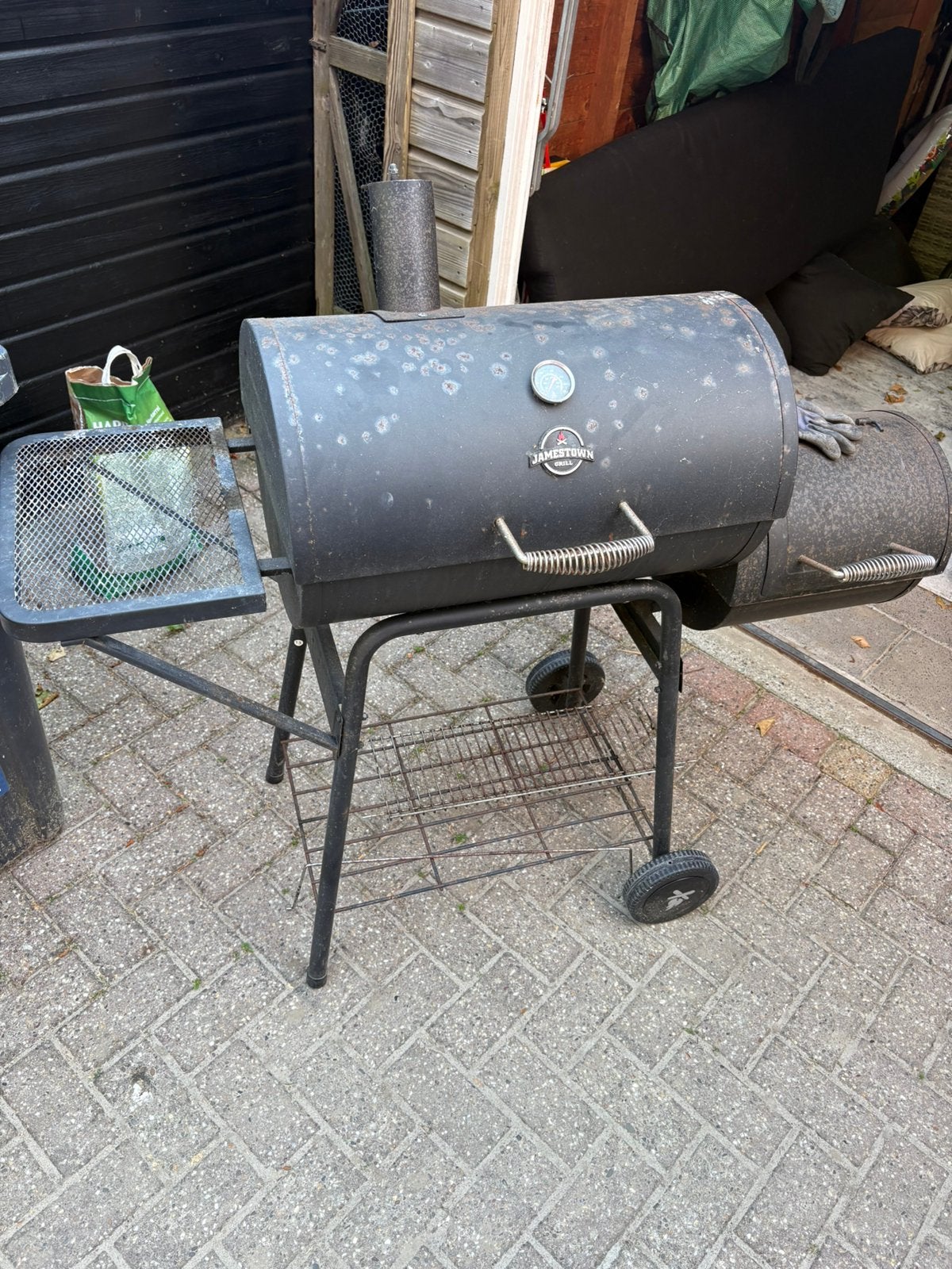 Barbeque Jamestown, Ophalen, Gebruikt