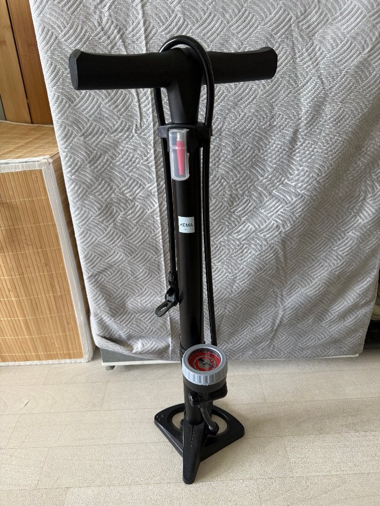 Hema fietspomp met een drukmeter, Fietsen en Brommers, Ophalen of Verzenden, Drukmeter, Gebruikt