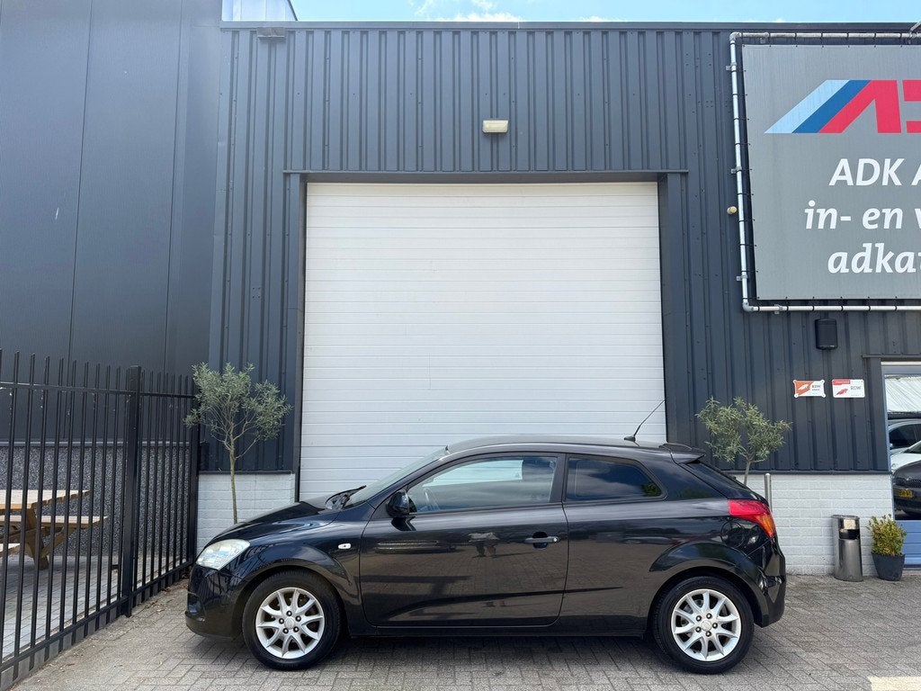 Kia Pro_cee'd 1.4 Fifteen ISG NIEUWE APK/AIRCO/NAVIGATIE, Auto's, Voorwielaandrijving, Stof, Gebruikt, Zwart