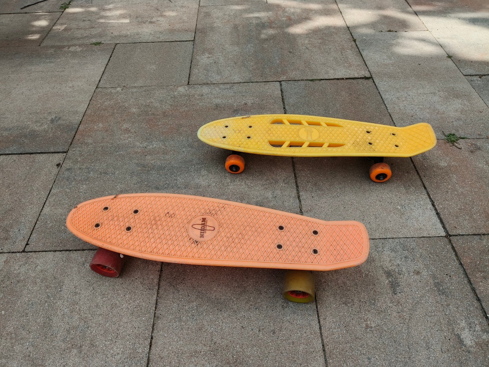 Skateboarden (gratis af te halen), Sport en Fitness, Ophalen, Gebruikt, Skateboard