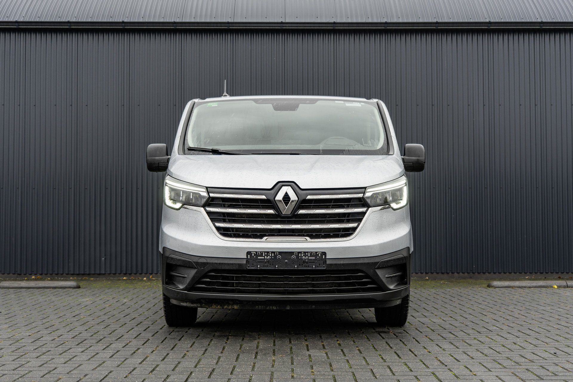 Renault Trafic dCi 150PK | L2H1 | 9-Zits | ex BTW/BPM | LED, Auto's, Renault, Voorwielaandrijving, Stof, Gebruikt, Zwart