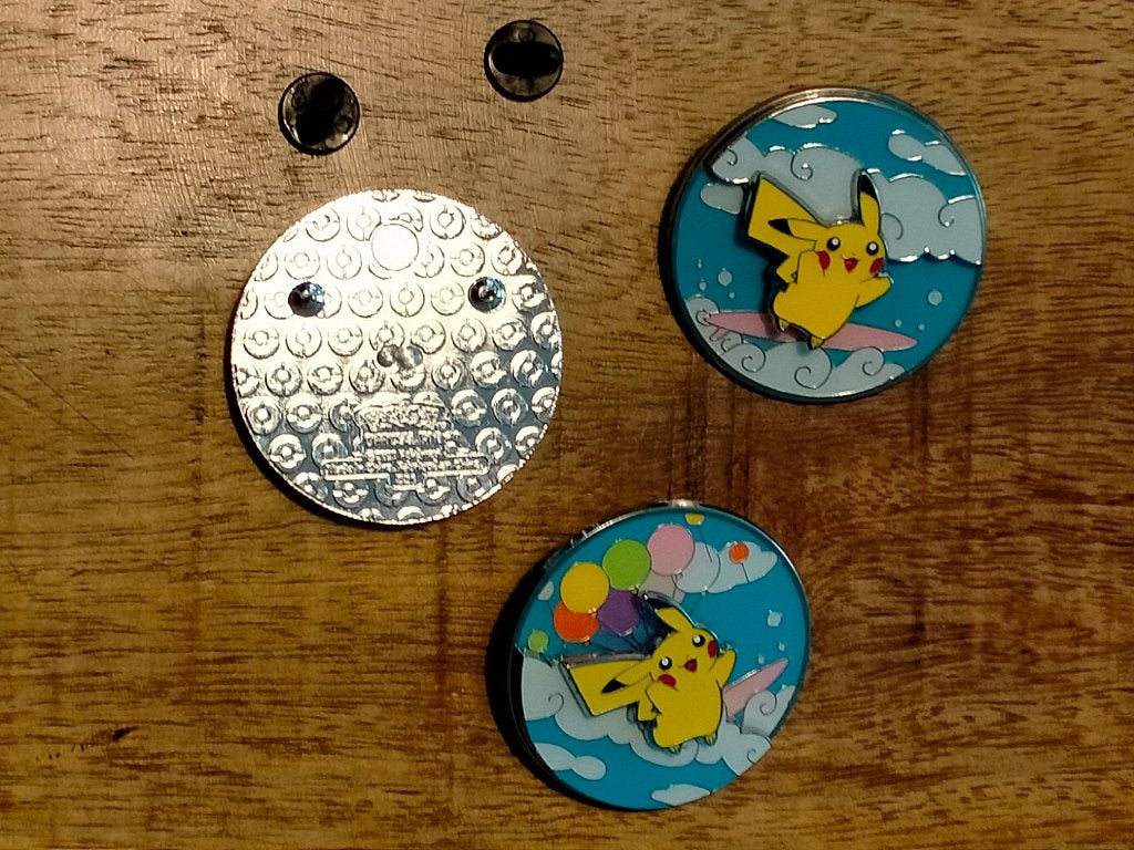 Pokemon Pikachu pin surfen balonnen tekenfilm game kaarten, Ophalen of Verzenden, Zo goed als nieuw, Overige onderwerpen