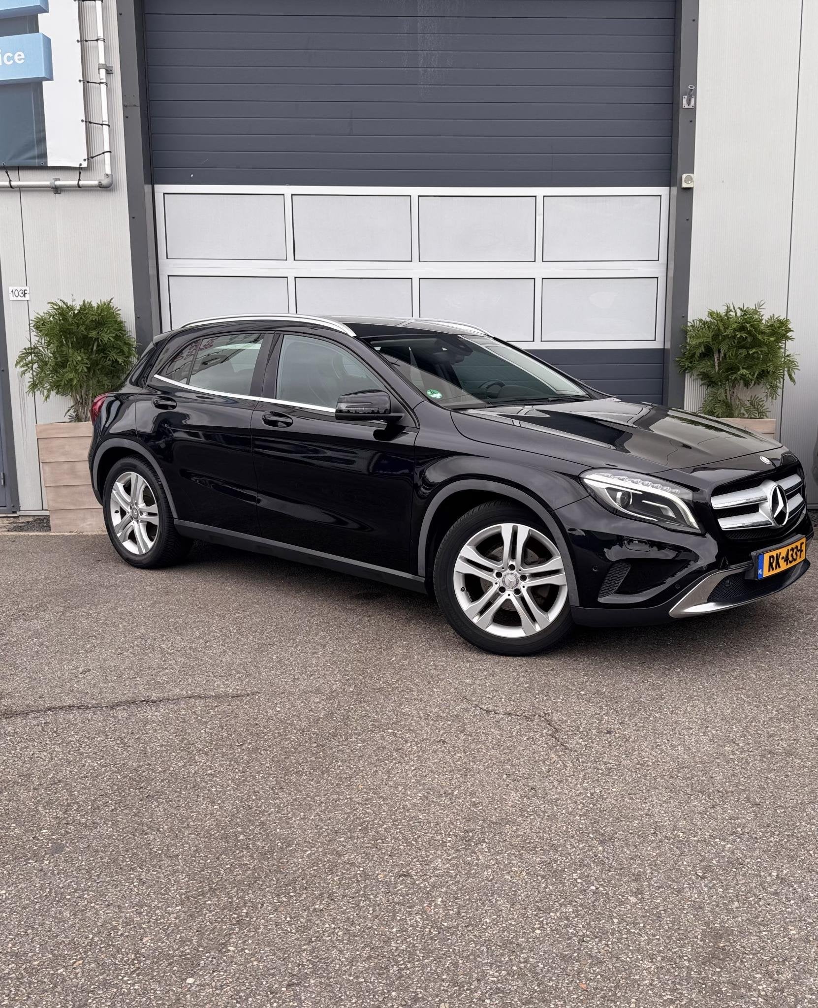 Mercedes-Benz GLA-klasse 180 Ambition, Voorwielaandrijving, Gebruikt, 4 cilinders, Leder en Stof