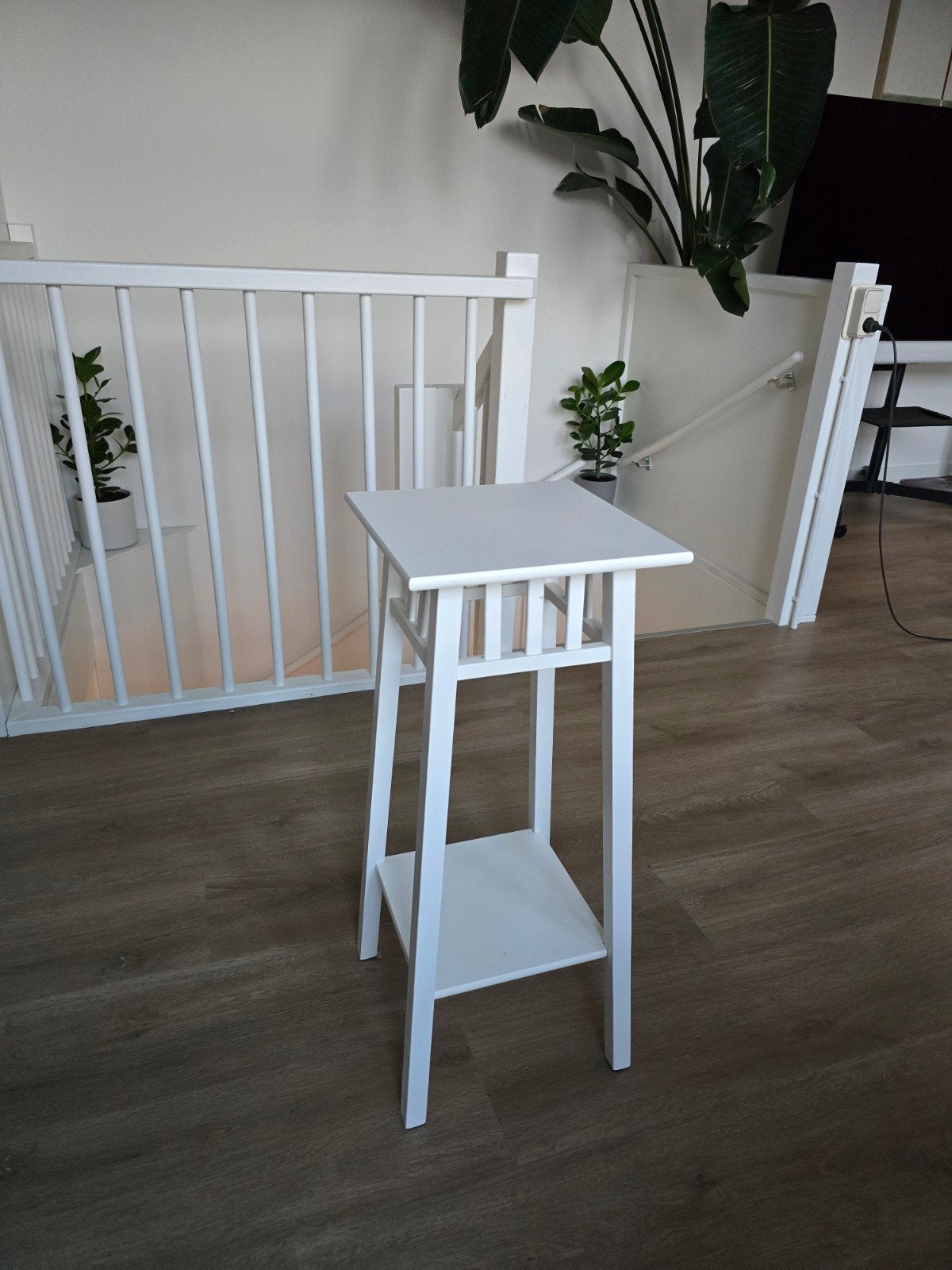 IKEA Stakastje - Wit plantentafeltje/bijzettafeltje, Huis en Inrichting, Tafels | Bijzettafels, Ophalen, Minder dan 55 cm, Modern, Scandinavisch