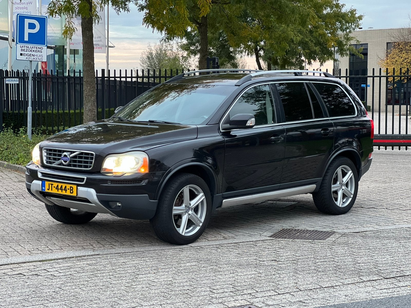 Volvo XC90 4.4 V8 Geartr. Exe/sport 7-SEAT 2008 YOUNGTIMER!, Auto's, 138 €/maand, Zwart, Leder, Vierwielaandrijving