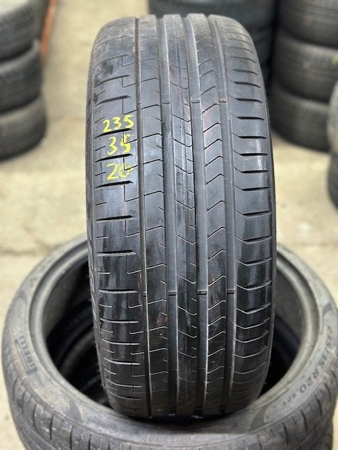 Pireli PZ4 235-35-20, Niet ingevuld, Niet ingevuld, 235 mm, Band(en)