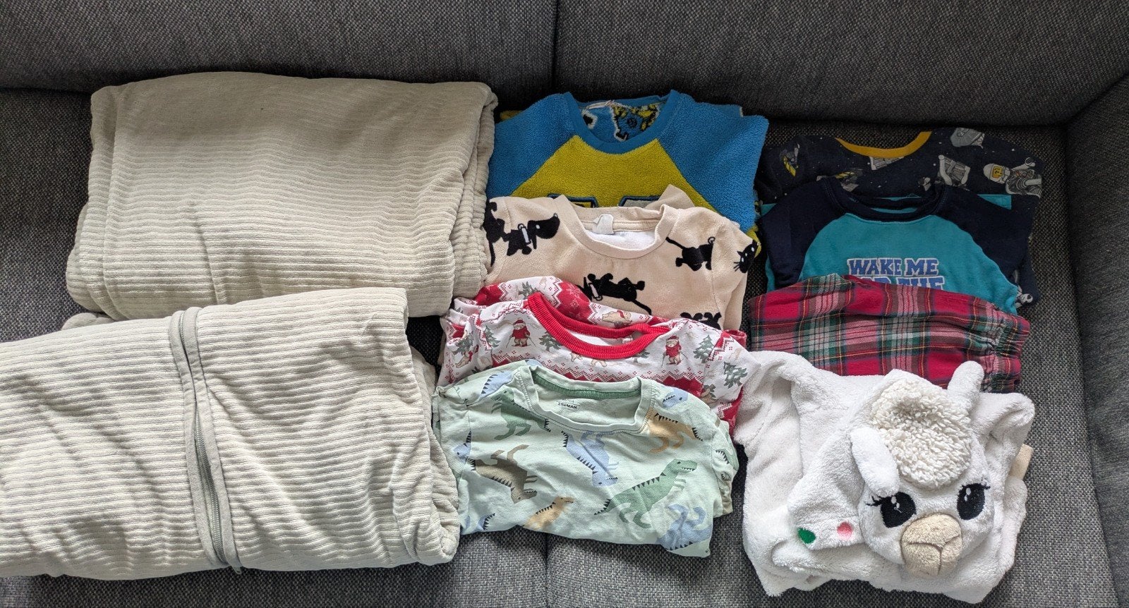Kledingpakket: onesie, pyjama's, slaapzakken maat 92/98, Ophalen of Verzenden, Gebruikt, Maat 92