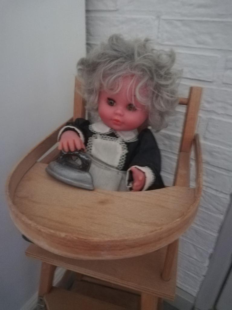 Antiek pop je kunt hem op draaien en dan gaat ze strijken, Ophalen of Verzenden, Babypop