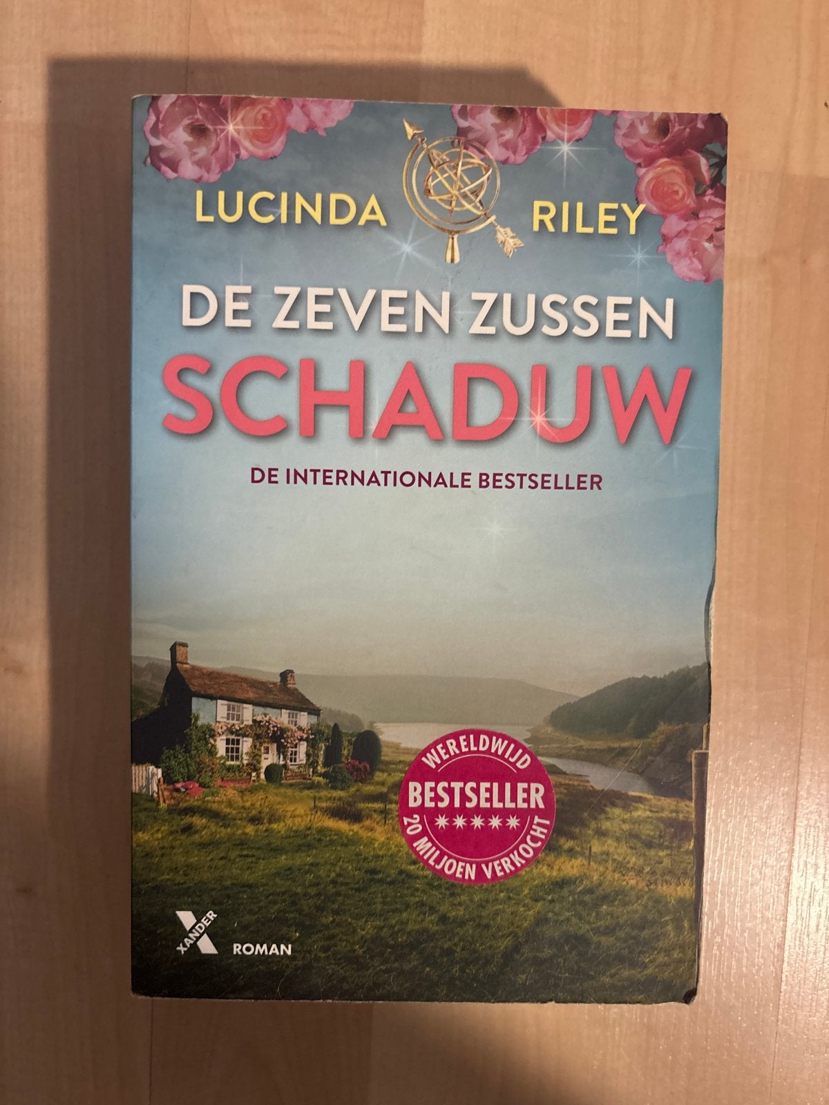 De Zeven Zussen - Schaduw (deel 3) - Lucinda Riley, Boeken, Ophalen of Verzenden, Gelezen, Nederland