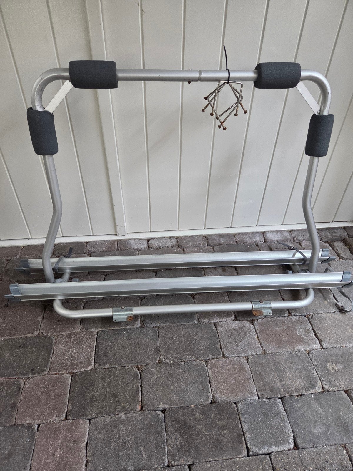 Fietsendrager voor  voorop een caravan, Ophalen