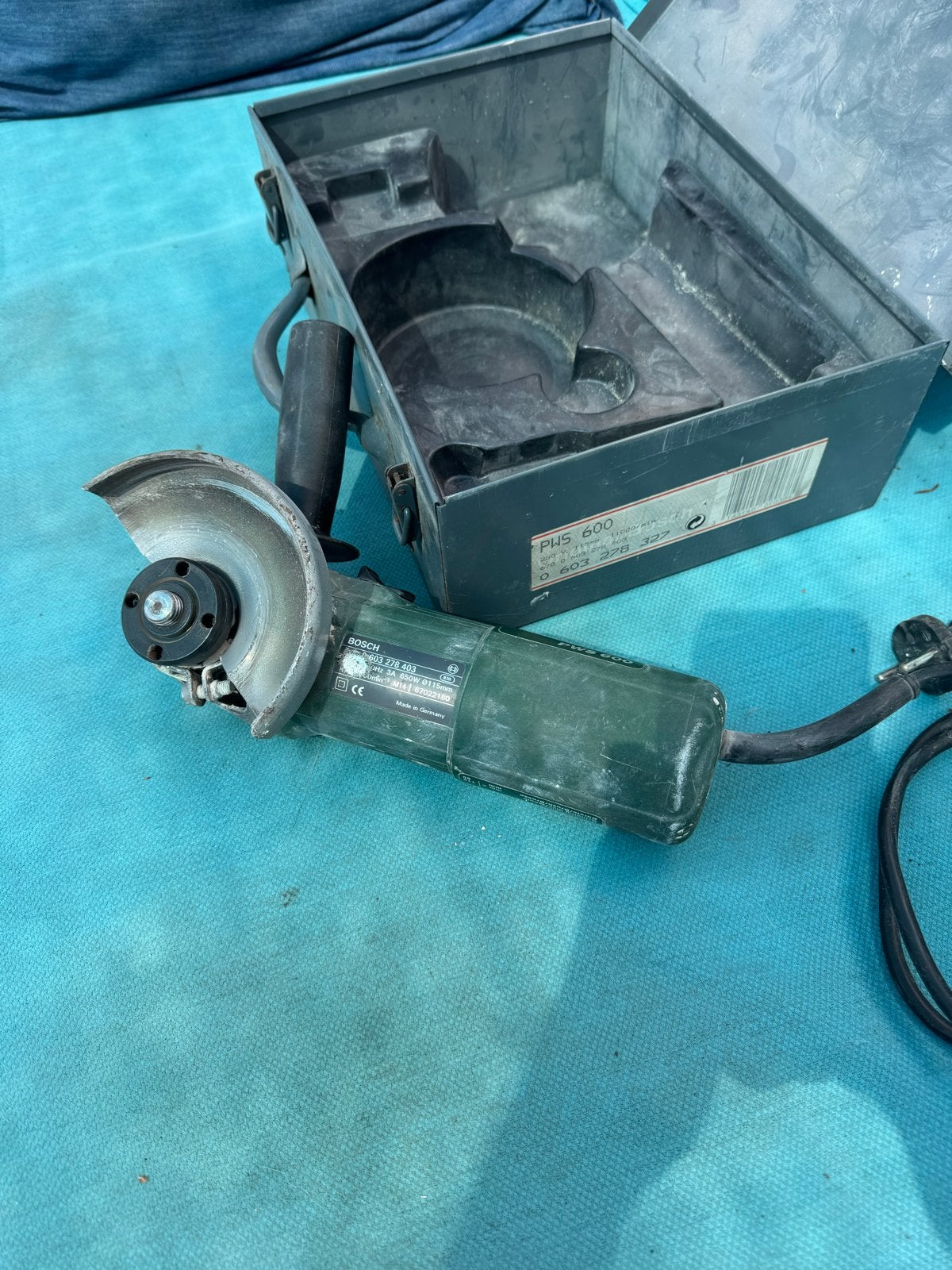 Bosch PWS 600 Haakse Slijpmachine met Koffer, Doe-het-zelf en Verbouw, Ophalen, Gebruikt, Minder dan 700 watt, Haakse handslijpmachine