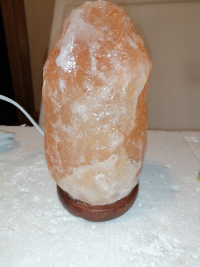 Een grote Himalayanse zoutstenen tafellamp, 2500gram, Ophalen of Verzenden, Zo goed als nieuw, Overige materialen, Minder dan 50 cm
