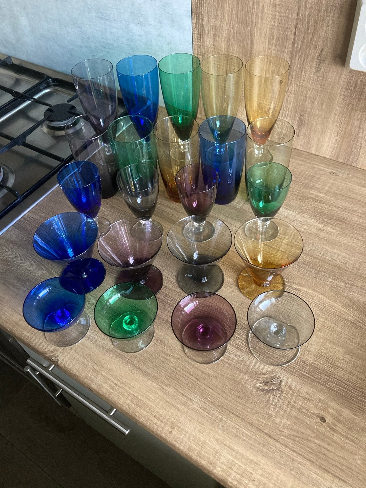 Set van 20 gekleurde glazen - diverse maten en kleuren, Ophalen