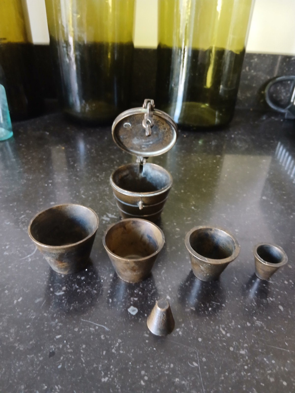 Oud set bronzen  gewichten, Verzenden