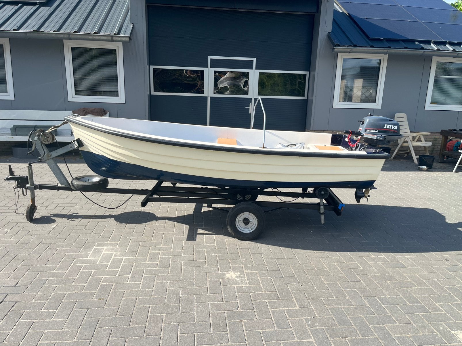 Mooie polyester bootje met 4takt motor + trailer, Ophalen, Zo goed als nieuw, Polyester