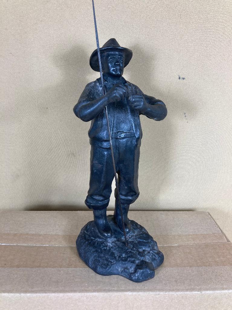 Russisch gietijzeren beeldje van een visser, Ophalen of Verzenden, 20 - 50 cm, Beeld, Man