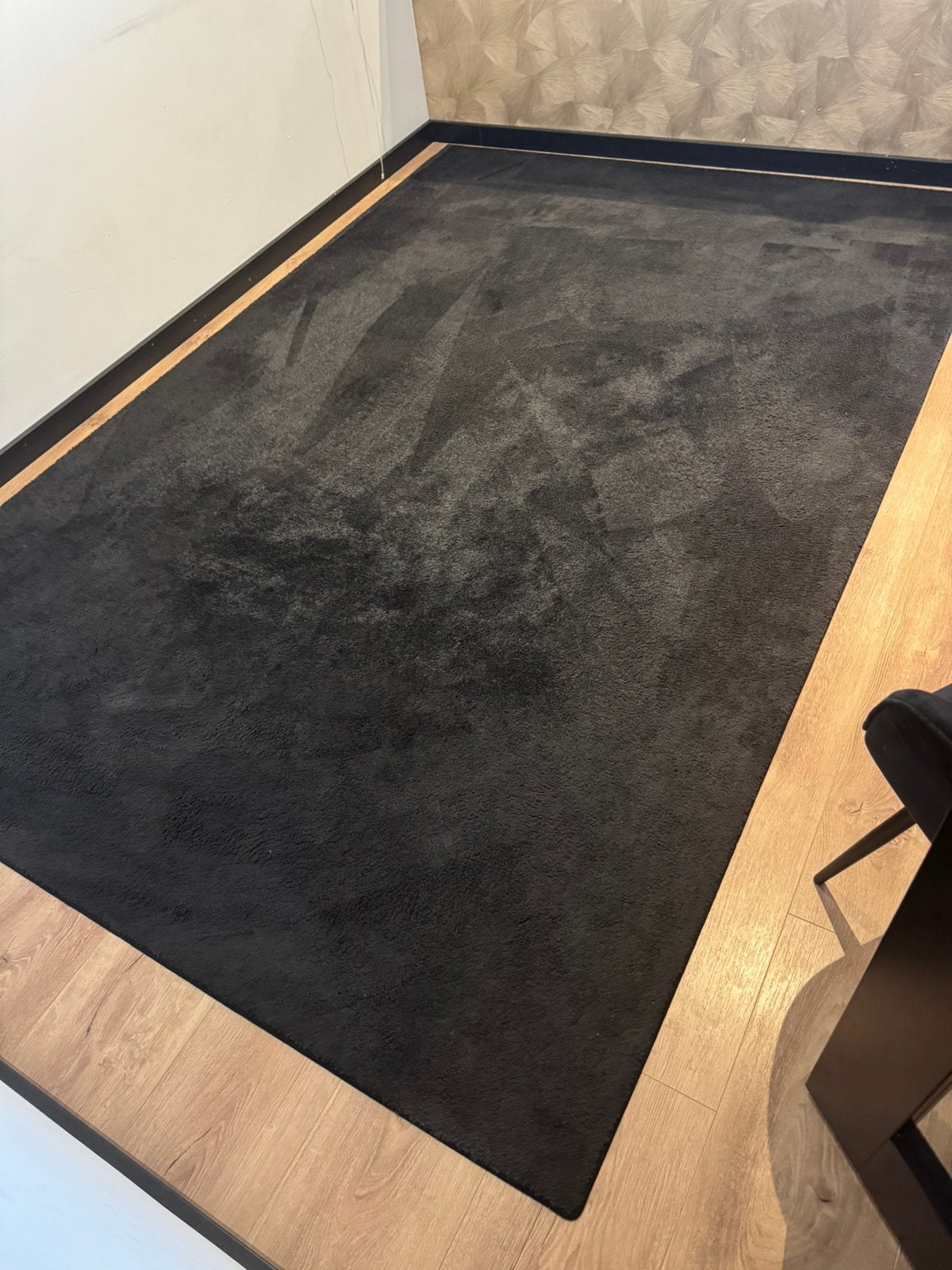 Zwarte vloerkleed, Ophalen, Zwart, 200 cm of meer, Zo goed als nieuw