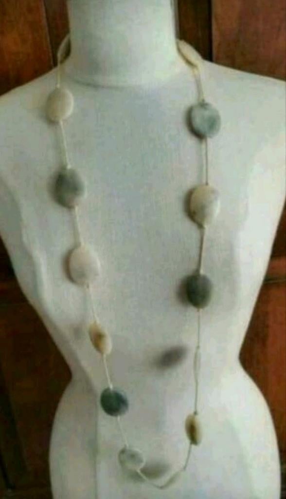 Lange ketting met platte beige gepolijste stenen 60 cm, Sieraden, Tassen en Uiterlijk, Kettingen, Verstelbaar, Verzenden, Beige