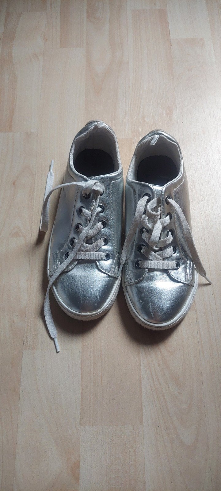 Zilveren sneakers voor kinderen - Maat 32, Jongen of Meisje, Schoenen, Ophalen of Verzenden, Zo goed als nieuw