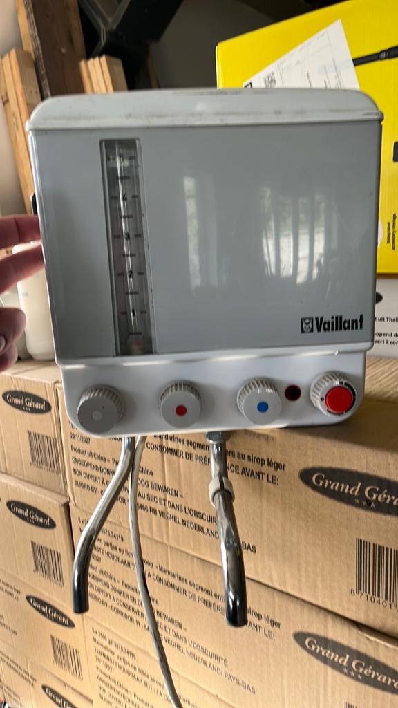 Vaillant VEK 5L camping boiler, Doe-het-zelf en Verbouw, Geisers en Boilers, Minder dan 20 liter, Ophalen of Verzenden, Gebruikt