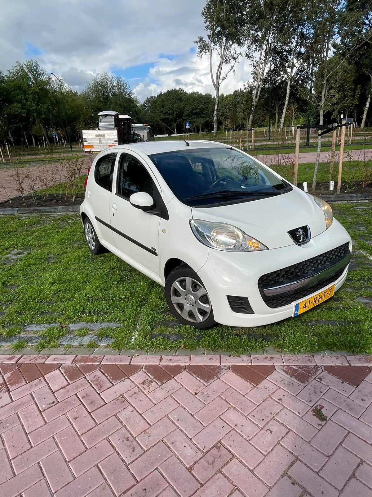 Peugeot 107 1.0 12V 5DR 2011 Wit, Voorwielaandrijving, 4 stoelen, Origineel Nederlands, Handgeschakeld