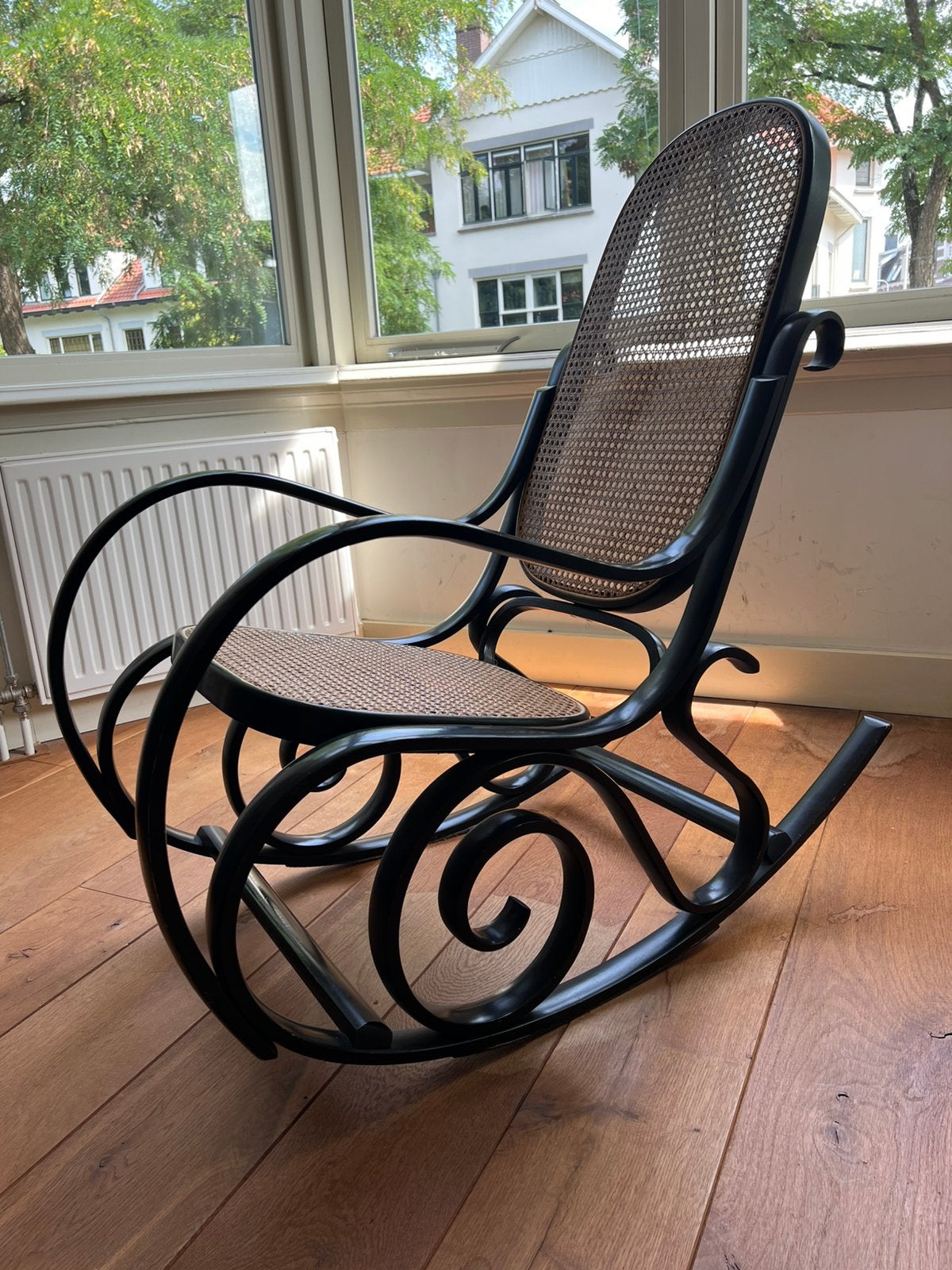 Mooie schommelstoel, Huis en Inrichting, Stoelen, Ophalen, Gebruikt, Zwart, Hout