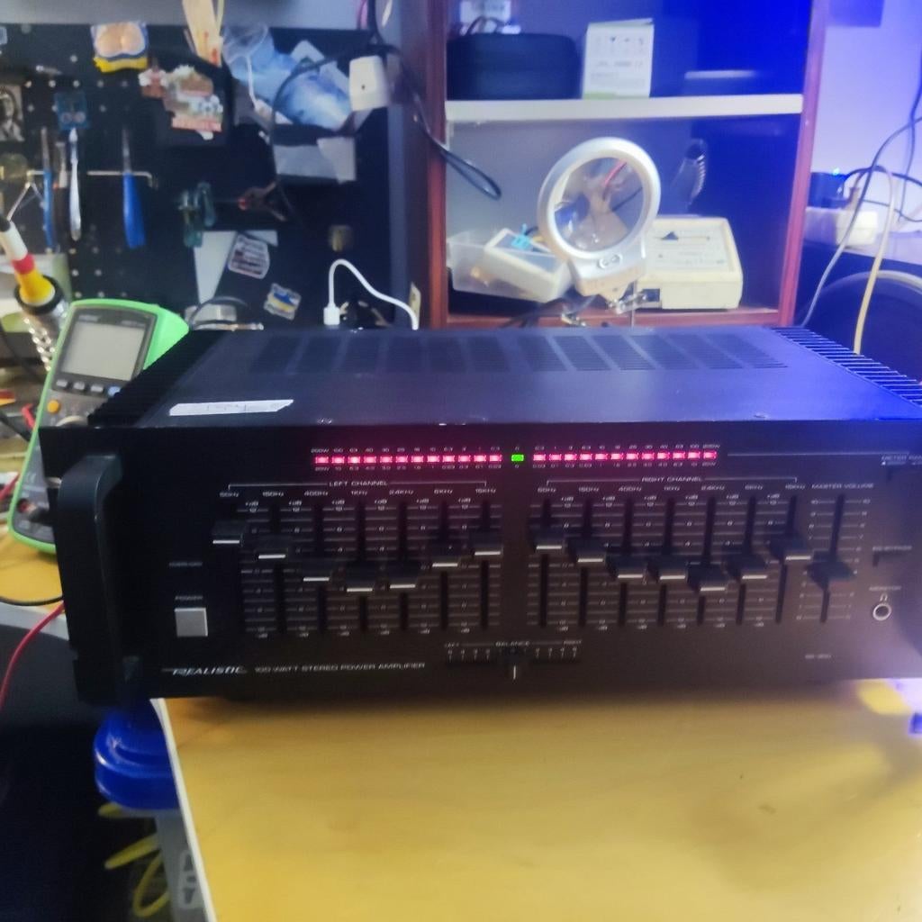 Realistic SB300 100W Stereo Eindversterker, Overige merken, Gebruikt, Ophalen of Verzenden, 60 tot 120 watt